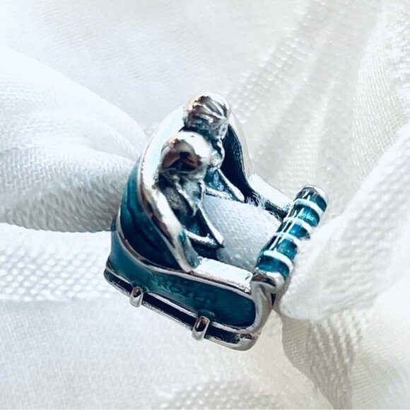 ❄️✨ NWOT Frozen Charm – Princess Anna & Princess Elsa ✨❄️ - Picture 7 of 15